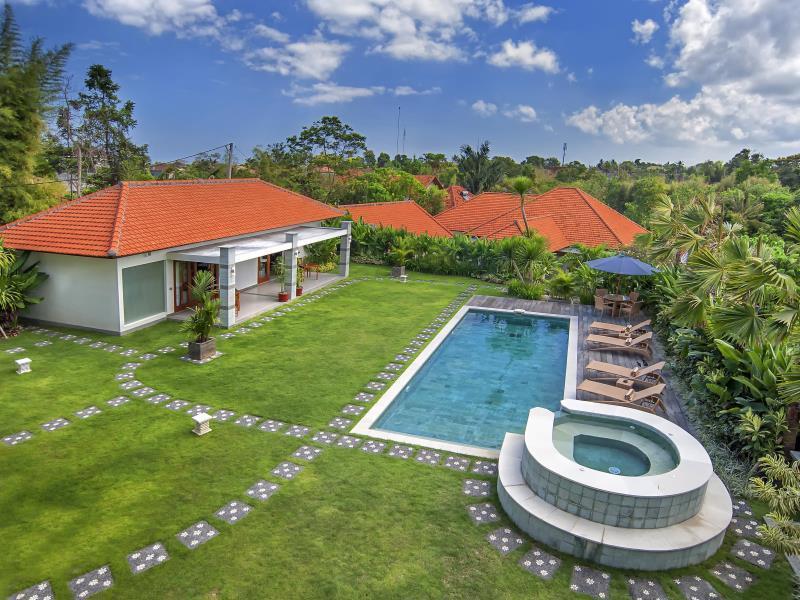 Villa Yenian By Villa Finder Canggu Екстериор снимка